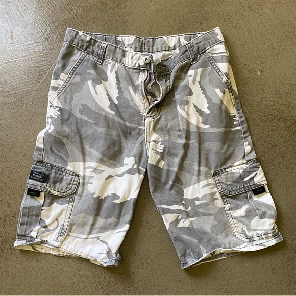 Commander Grey Camo Short in Small